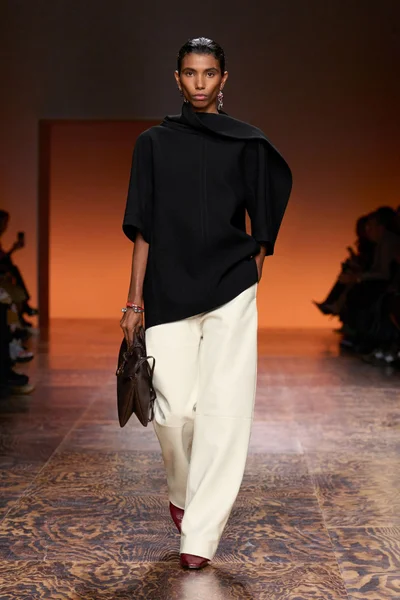 Look 11